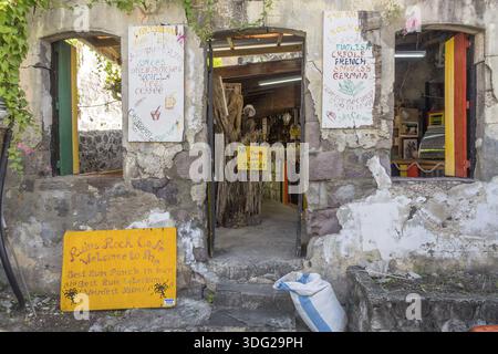 Ruine Rock Cafe Eingang Dominica West Indies Stockfoto