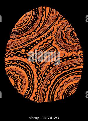 Orange Osterpysanka-Ei mit detailliertem geometrischem Ornament im Folk-Stil. Schwarzer Hintergrund. Konturmarkierung, perfekt für Grußkarten, Frühlingsdekor, Folklore-Projekte und festliche Poster. Stockfoto