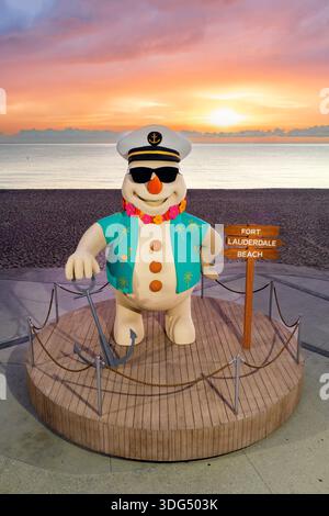 OLAS The Beach Snowman Holiday Show at Sunrise, Las Olas Oceanside Park am Fort Lauderdale Beach at Sunrise, Fort Lauderdale, Florida, USA. Stockfoto