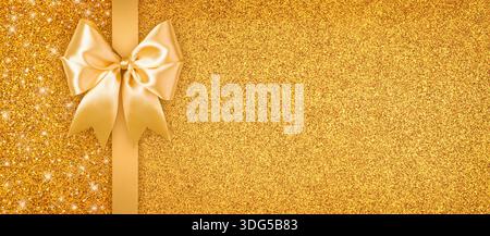 Goldene, glitzernde Geschenkkarte mit Schleife und Kopierbereich Stockfoto