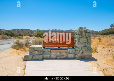 Eintrittsschild zum Pinnacles-Nationalpark. Dieser Nationalpark liegt östlich des Salinas Valley im San Benito County, Zentralkalifornien, CA, USA. Stockfoto