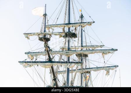 spanien valencia - 9. november 2025 das Galeon Andalucia, eine Nachbildung einer spanischen Galeone und eines schwimmenden Museums aus dem 17. Jahrhundert, wurde 2009 ins Leben gerufen und dockte an der HIS an Stockfoto