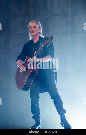 Jean Louis Aubert trat am 23. Juli 2025 beim Paleo Festival Nyon in Nyon auf. Foto: Loona/ABACAPRESS.COM Stockfoto
