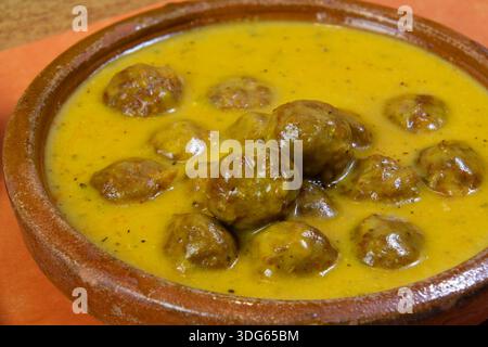 Curry Schweinefleischbällchen in einer cremigen Sauce Stockfoto