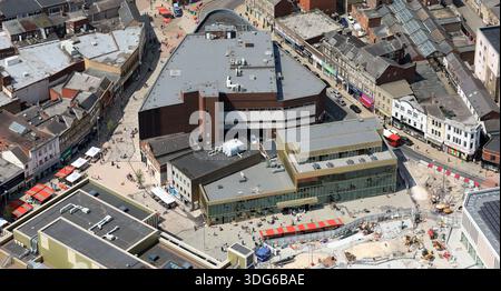 Luftaufnahme der Barnsley Library (Library @ The Lightbox) in der Glasfabrik im Stadtzentrum von Barnsley, South Yorkshire Stockfoto