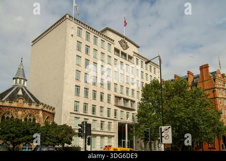 Woolworths Hauptsitz Marylebone schloss 2009 aufgrund von Schulden und der Finanzkrise von 2008. - City Of Westminster - London, Vereinigtes Königreich : Mai 2022 Stockfoto