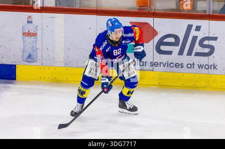 Kloten, Schweiz, 21. November 2025: #82 Robert Leino, Stürmer EHC Kloten. (Foto: Andreas Haas/dieBildmanufaktur) Stockfoto