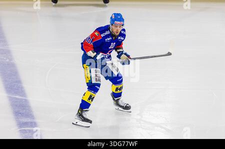 Kloten, Schweiz, 21. November 2025: #10 Brandon Gignac, Stürmer EHC Kloten. (Foto: Andreas Haas/dieBildmanufaktur) Stockfoto