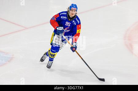 Kloten, Schweiz, 21. November 2025: #95 Nicholas Steiner, Verteidiger EHC Kloten. (Foto: Andreas Haas/dieBildmanufaktur) Stockfoto