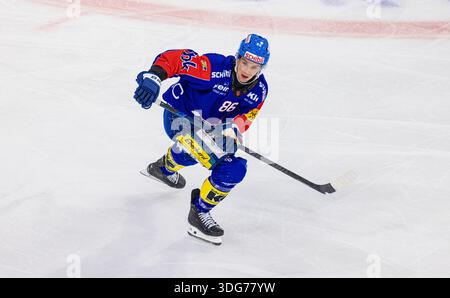 Kloten, Schweiz, 21. November 2025: #86 Tyler Morley, Stürmer EHC Kloten. (Foto: Andreas Haas/dieBildmanufaktur) Stockfoto
