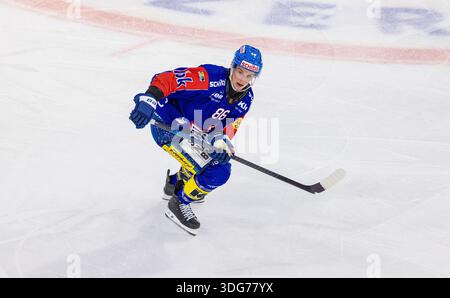 Kloten, Schweiz, 21. November 2025: #86 Tyler Morley, Stürmer EHC Kloten. (Foto: Andreas Haas/dieBildmanufaktur) Stockfoto