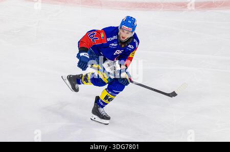 Kloten, Schweiz, 21. November 2025: #86 Tyler Morley, Stürmer EHC Kloten. (Foto: Andreas Haas/dieBildmanufaktur) Stockfoto
