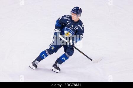 Zürich, Schweiz, 13. Dezember 2025: #20 Patrik Puistola, Stürmer Finnland Männer Team. (Foto: Andreas Haas/dieBildmanufaktur) Stockfoto