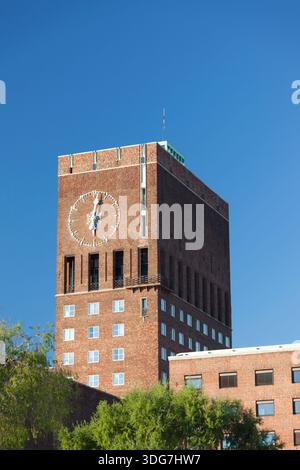 Norwegen, Oslo, Osloer Rathausuhrturm. Stockfoto