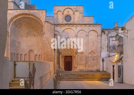 Das Baptisterium von San Giovanni in Tumba, irrtümlich das Grab von Rotari genannt, und die Kirche Santa Maria Maggiore, complesso monumentale di San Pietro, Stockfoto
