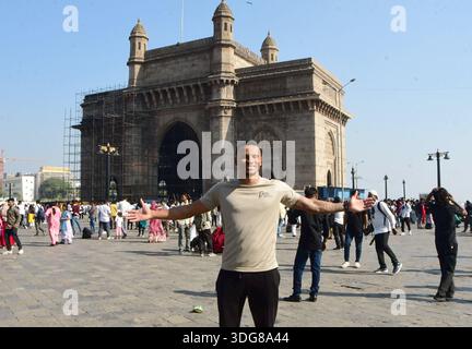 Mumbai, Indien. Januar 2026. MUMBAI, INDIEN - 15. JANUAR: Am 15. JANUAR 2026 besucht Andre de Grasse, der Olympische Goldmedaillengewinner und internationaler Eventbotschafter des Tata Mumbai Marathon 2026, das ikonische Gateway of India in Mumbai, Indien. (Foto: Bhushan Koyande/Hindustan Times/SIPA USA) Credit: SIPA USA/Alamy Live News Stockfoto