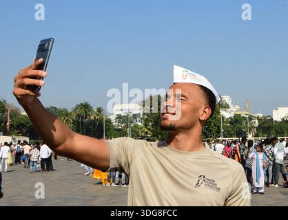 MUMBAI, INDIEN - 15. JANUAR: Am 15. JANUAR 2026 besucht Andre de Grasse, der Olympische Goldmedaillengewinner und internationaler Eventbotschafter des Tata Mumbai Marathon 2026, das ikonische Gateway of India in Mumbai, Indien. Foto von Bhushan Koyande/Hindustan Times International Event Botschafter für den Tata Mumbai Marathon 2026, Andre de Grasse besucht das berühmte Tor von Indien Stockfoto