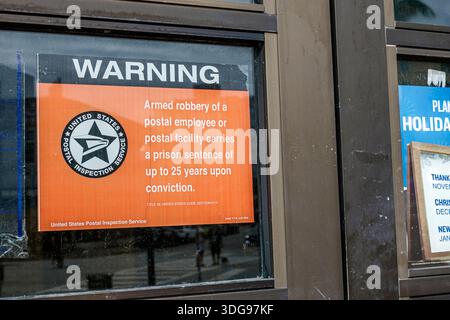 Miami Beach Florida, South Beach, Hauptpostamt, Warnschild, United States Postal Inspection Service, bewaffneter Raubüberfall, Schild für öffentliche Sicherheit, Crime PR Stockfoto