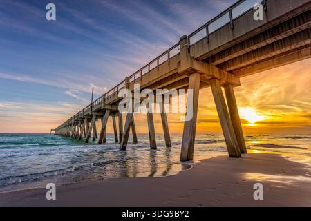 Herrlich ruhig am Navarre Beach Pier, Florida Gulf Coast Stockfoto