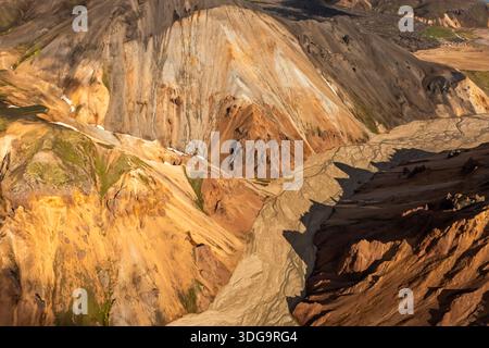 Island ist das Lieblingsland und die beliebtesten Menschen vieler Reisende. Atemberaubend zu jeder Jahreszeit mit einer faszinierenden Geologie. Luftaufnahmen in den südlichen Alpen. Stockfoto