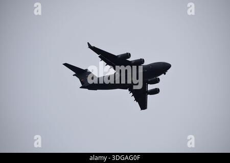 Die Boeing C-17 Globemaster III der US-Armee startet von Dublin aus Stockfoto