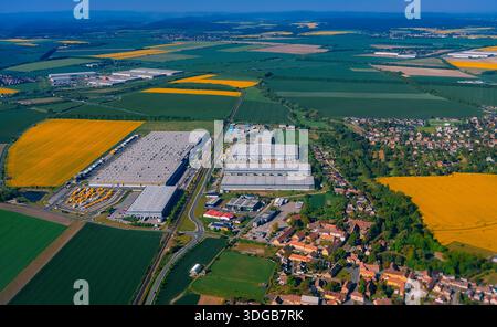 Luftaufnahme eines großen Industriegebäudes. Stockfoto