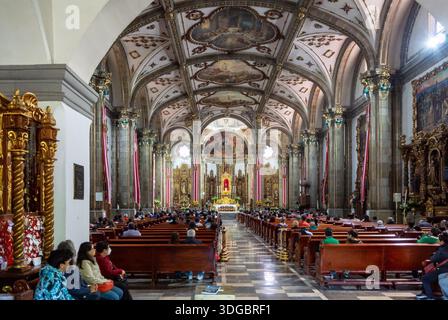 Coyoacan, Mexiko-Stadt, Mexiko, die Pfarrei San Juan Bautista in einer barocken Architektur im Coyoacan-Viertel. Stockfoto