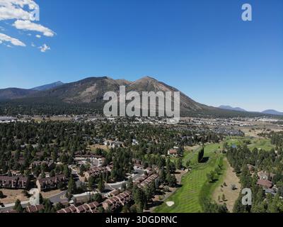 Fliegen über die Berge in flagstaff Arizona Stockfoto