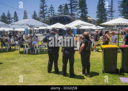 Adelaide Australien 17 Januar 2026 . Die Polizei sorgt für Sicherheit beim griechischen Kulturfestival im Semaphore Adelaide mit Unterhaltung, Live-Musik und traditionellem Essen Stockfoto