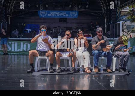 Adelaide Australien 17 Januar 2026 . Die Menschen genießen das griechische Kulturfestival bei Sonnenschein im Semaphore Adelaide mit Unterhaltung, Live-Musik und traditionellem Essen Credit Headpix/Alamy Live News Stockfoto