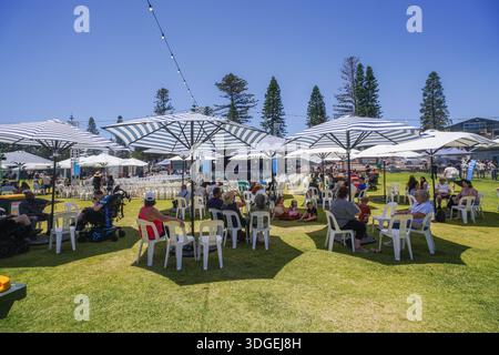 Adelaide Australien 17 Januar 2026 . Die Menschen genießen das griechische Kulturfestival bei Sonnenschein im Semaphore Adelaide mit Unterhaltung, Live-Musik und traditionellem Essen Credit Headpix/Alamy Live News Stockfoto