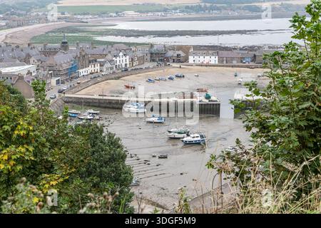 Boote bei Ebbe in Stonehaven - Cowie Harbour, Aberdeenshire, Schottland Stockfoto