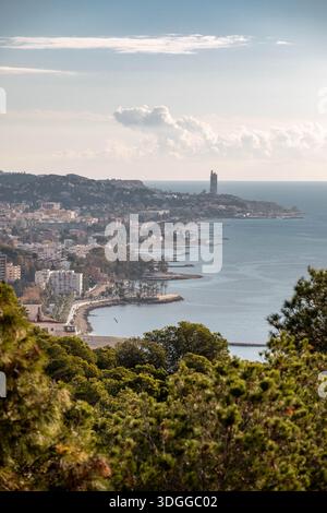 Aus der Vogelperspektive über die Strände von Málaga in Spanien in Richtung Pedregalejo Stockfoto
