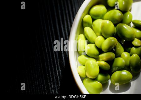 Nahaufnahme der japanischen Küche Edamame Bohne. Frisch gedämpfte Edamame. Stockfoto
