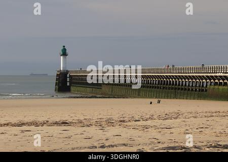 La jetee de Calais et le phare de Calais sur la Manche, Ville de Calais, Département du Pas de Calais, Frankreich Stockfoto