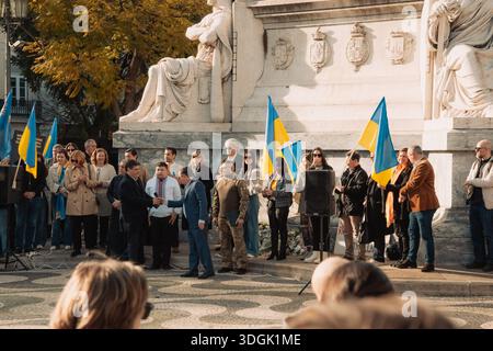 Portugal, Lissabon, Februar 2025 - Massenproteste auf den Straßen von Lissabon. Appell der Behörden und des Militärs an das Volk. Ein friedlicher Protest ag Stockfoto