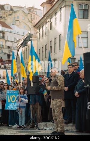 Portugal, Lissabon, Februar 2025 - Massenproteste auf den Straßen von Lissabon. Appell der Behörden und des Militärs an das Volk. Ein friedlicher Protest ag Stockfoto