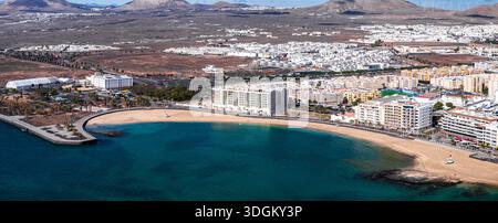 Aus der Vogelperspektive von Arrecife und Playa del Reducto auf Lanzarote Stockfoto