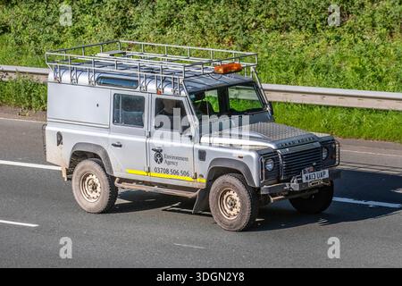 Umweltbehörde, spezialisierte Nutzfahrzeuge. 2013 Silver Land Rover Defender 110 TD D D?C 2,2. TDCi LCV Diesel Double Cab Pickup Stockfoto