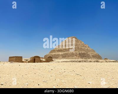 Stufenpyramide oder Pyramide von Djoser, Älteres Königreich, Sakkara, Ägypten. Stockfoto