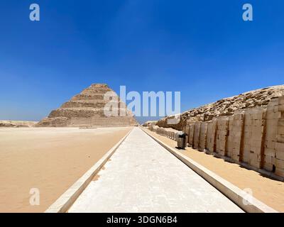 Stufenpyramide oder Pyramide von Djoser, Älteres Königreich, Sakkara, Ägypten. Stockfoto