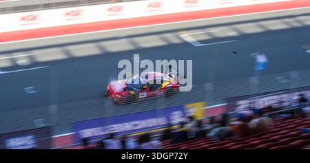 Der BMW M4 GT3 EVO of Paradine Competition (#991) wird während der 24H Series Dubai am 18. Januar 2026 im Dubai Autodrome in Dubai, Vereinigte Arabische Emirate, im Rennen gesehen. Quelle: Manoj Soundarajan/Alamy Live News Stockfoto