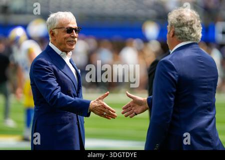 Stan Kroenke, Besitzer der Los Angeles Rams, und Cal McNair, Besitzer der Houston Texans, vor einem Spiel der NFL gegen die Houston Texans am Sonntag, 7. September 2025 in Inglewood Stockfoto