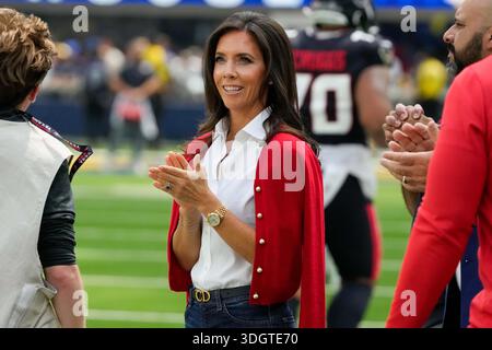 Hannah McNair, Ehefrau des Houston Texans-Besitzers Cal McNair vor einem NFL-Spiel gegen die Los Angeles Rams am Sonntag, 7. September 2025 in Inglewood, Kalifornien Die Lo Stockfoto
