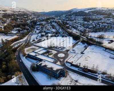 Winterlandschaft mit abgerissenen ratsämtern in Ebbw Vale Stockfoto