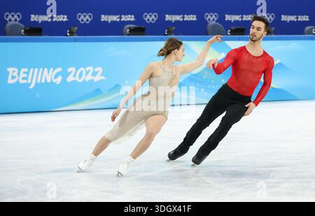 14. FEBRUAR 2022 - Peking, China: Gabriella Papadakis und Guillaume Cizeron vom Team France während des Eiskunstlaufs Freitanz im Peking Stockfoto
