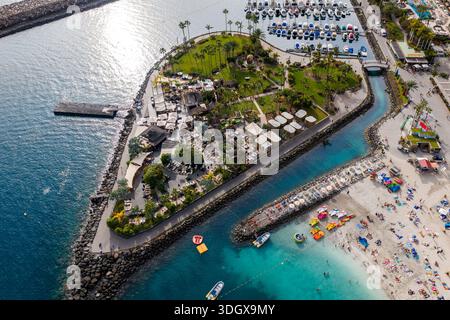 Aus der Vogelperspektive auf Anfi del Mar Marina und Strand auf Gran Canaria Stockfoto
