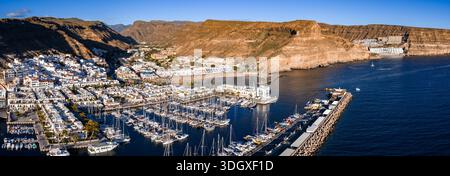 Aus der Vogelperspektive auf Puerto de Mogan Marina und Dorf, Gran Canaria Stockfoto