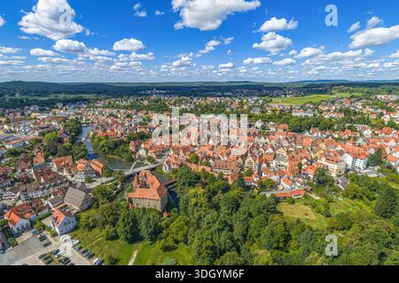 Ein Blick aus der Vogelperspektive auf das sommerliche Pegnitztal rund um die Stadt Lauf in der Region Nürnberg in Mittelfranken Stockfoto