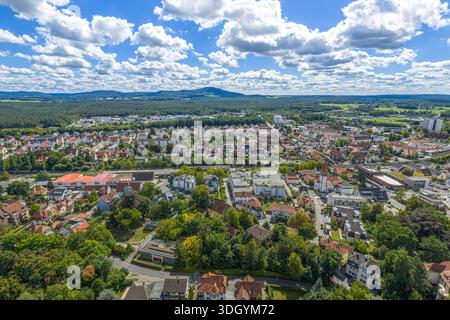 Ein Blick aus der Vogelperspektive auf das sommerliche Pegnitztal rund um die Stadt Lauf in der Region Nürnberg in Mittelfranken Stockfoto